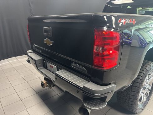 Used 2018 Chevrolet Silverado 2500 High Country w/ Duramax Plus Package image 4