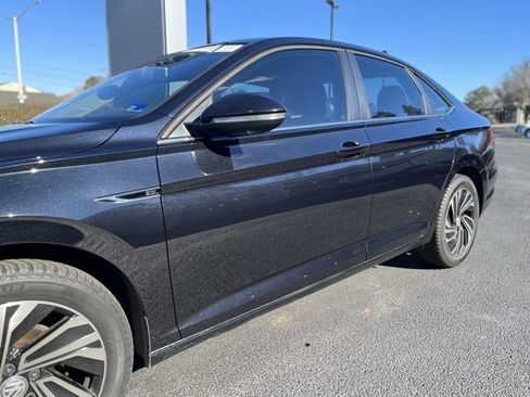 Used 2019 Volkswagen Jetta SEL Premium image 3