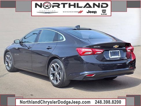 Used 2022 Chevrolet Malibu LT w/ Leather Package image 2