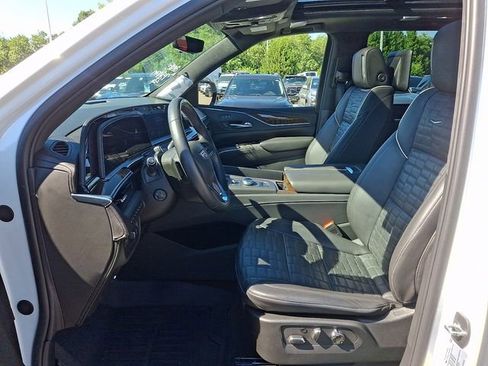 Used 2023 Cadillac Escalade Sport Platinum w/ LPO, ONYX Package AWD/4WD image 11