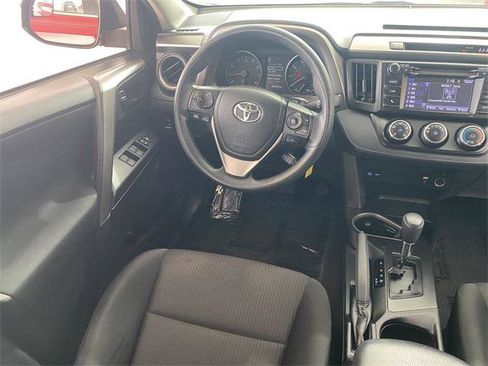 Certified 2018 Toyota RAV4 LE w/ Carpet Mat Package AWD/4WD image 25