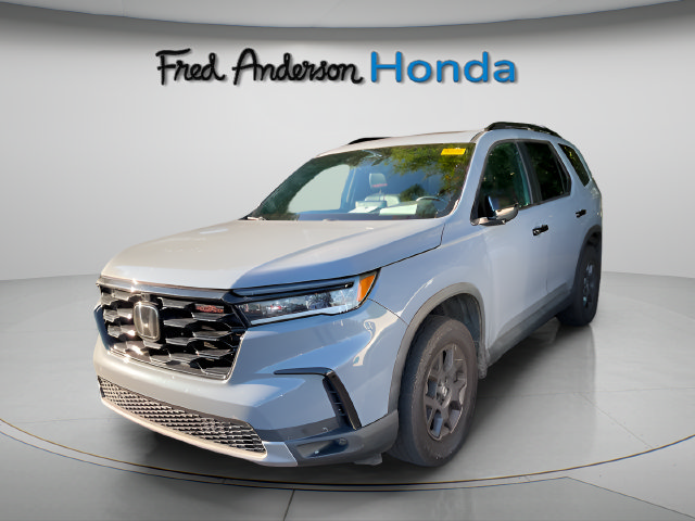 Used 2023 Honda Pilot TrailSport image 3