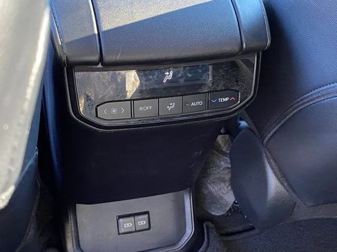 Used 2024 Toyota Highlander XLE image 26