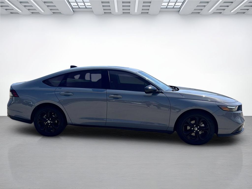 Used 2025 Honda Accord SE image 2