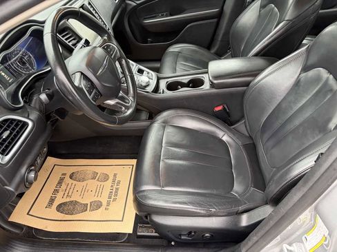 Used 2016 Chrysler 200 Limited Platinum image 10