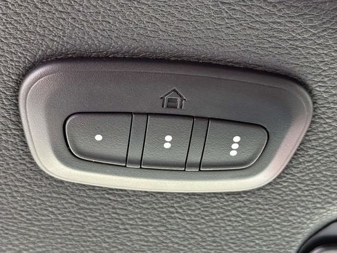 Used 2023 Jeep Wrangler Unlimited w/ Cold Weather Group AWD/4WD image 28