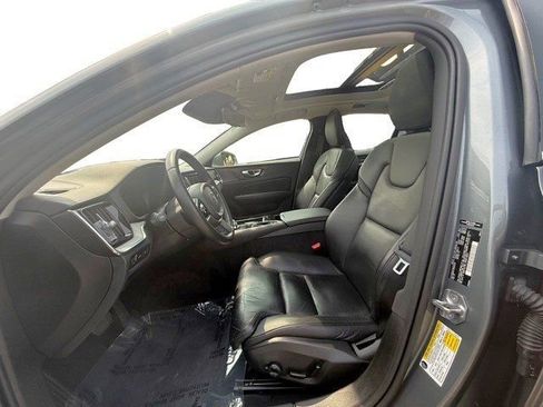 Used 2021 Volvo S60 T8 Inscription image 11