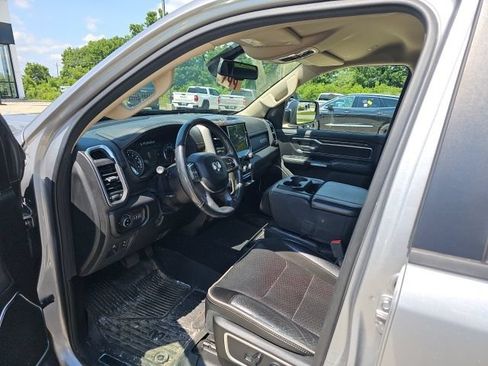 Used 2019 RAM 1500 Laramie AWD/4WD image 11
