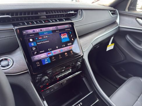 New 2025 Jeep Grand Cherokee L Limited image 21