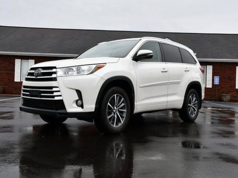 Used 2018 Toyota Highlander XLE image 3
