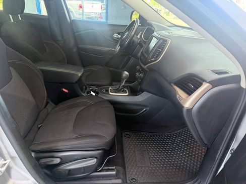 Used 2016 Jeep Cherokee Latitude FWD image 25