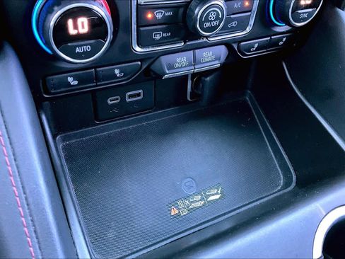 Used 2021 Chevrolet Suburban RST w/ Luxury Package image 33