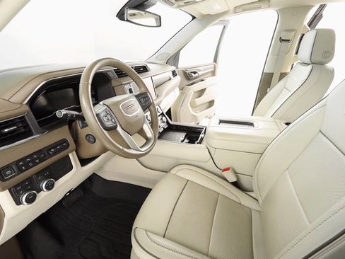 Used 2022 GMC Yukon XL Denali image 11