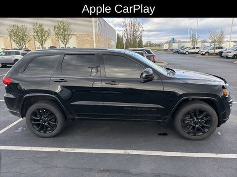 Used 2018 Jeep Grand Cherokee Altitude image 3