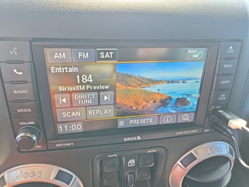 Used 2018 Jeep Wrangler Unlimited Sahara AWD/4WD image 23