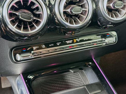 Used 2024 Mercedes-Benz GLB 250 GLB 250 image 23