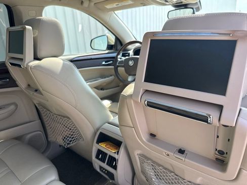Used 2011 Cadillac SRX Luxury FWD image 16