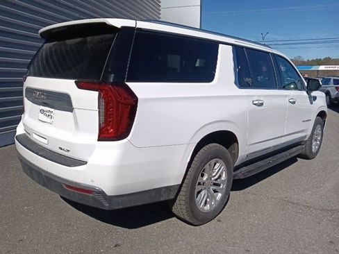 Used 2024 GMC Yukon XL SLT image 3