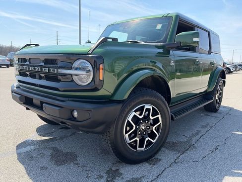 Used 2025 Ford Bronco Outer Banks image 3