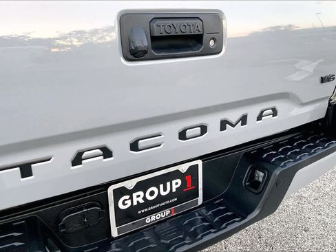 Used 2020 Toyota Tacoma TRD Sport w/ Technology Package image 9