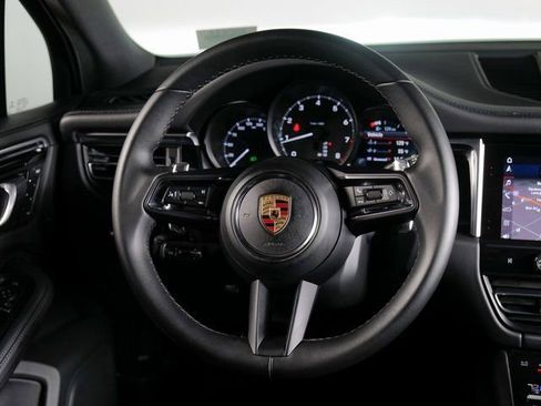 Certified 2023 Porsche Macan image 15