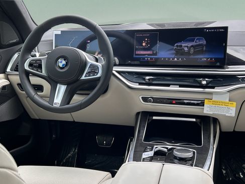New 2026 BMW X7 xDrive40i w/ M Sport Package AWD/4WD image 8
