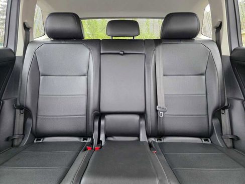 Used 2020 Volkswagen Tiguan SE image 24