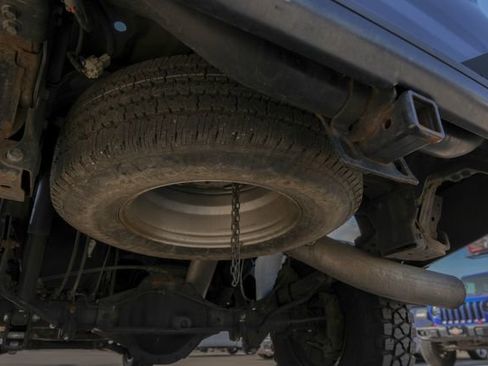 Used 2017 Nissan Titan S image 7