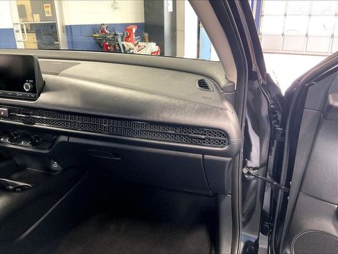 Used 2023 Honda HR-V LX image 13