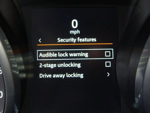 Used 2018 Land Rover Discovery Sport SE image 22