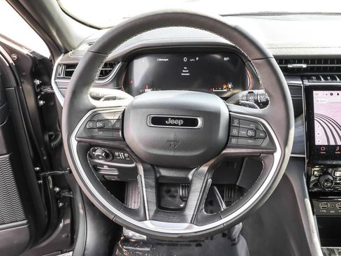 Used 2025 Jeep Grand Cherokee Limited image 20