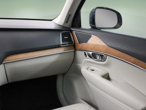 Used 2022 Volvo XC90 T5 Momentum w/ Climate Package FWD image 20