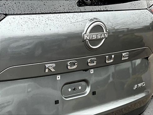 Used 2023 Nissan Rogue S image 27