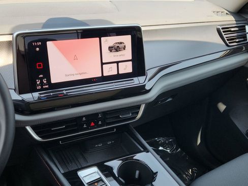 Used 2025 Volkswagen Atlas Peak Edition SE image 21