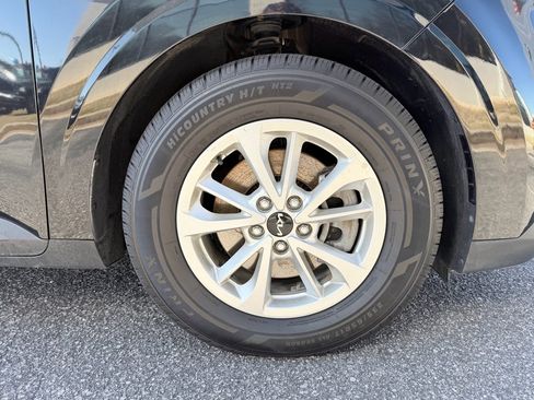 Used 2024 Kia Carnival LX image 32