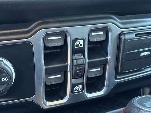 Used 2020 Jeep Wrangler Unlimited Sport S image 24