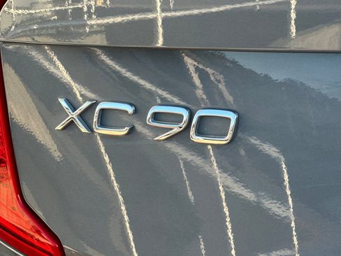 Used 2022 Volvo XC90 T8 R-Design image 12