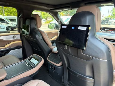 New 2027 Lincoln Navigator L Black Label AWD/4WD image 17
