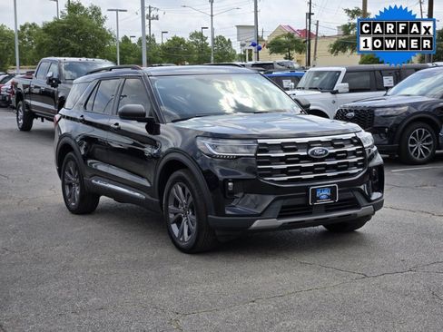 Certified 2025 Ford Explorer Active w/ Active Comfort Package AWD/4WD image 3