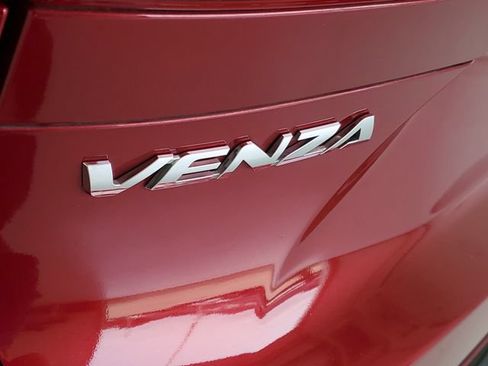 Used 2024 Toyota Venza LE AWD/4WD image 8