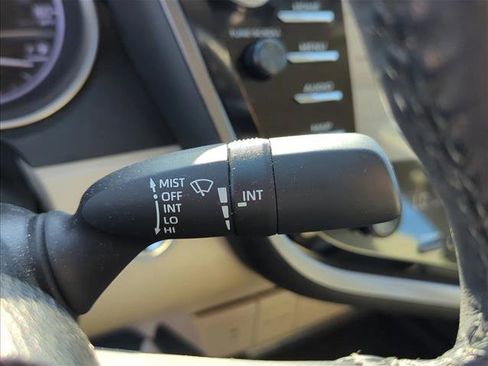 Used 2019 Toyota Camry XLE image 11