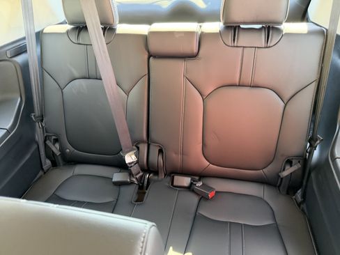 Used 2024 Honda Pilot Elite image 16