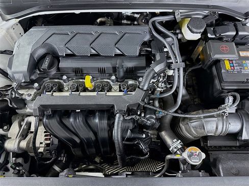 Certified 2025 Hyundai Venue SEL image 32