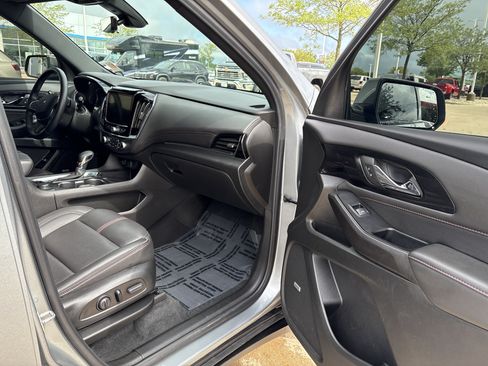 Used 2023 Chevrolet Traverse RS AWD/4WD image 14