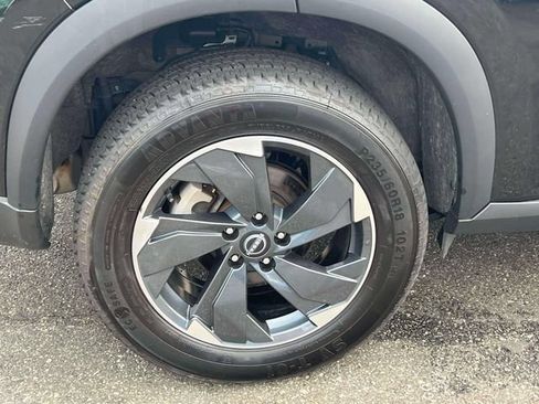 Used 2025 Nissan Rogue SV AWD/4WD image 13