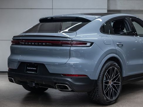 Certified 2025 Porsche Cayenne Coupe image 24