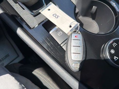 Used 2021 Nissan Rogue SV AWD/4WD image 31
