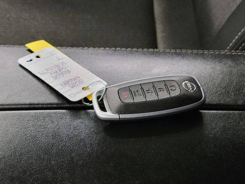 Used 2025 Nissan Rogue SV image 27