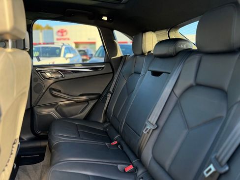 Used 2023 Porsche Macan Turbo image 6