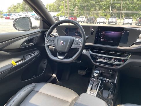 Used 2025 Buick Envista Avenir FWD image 25